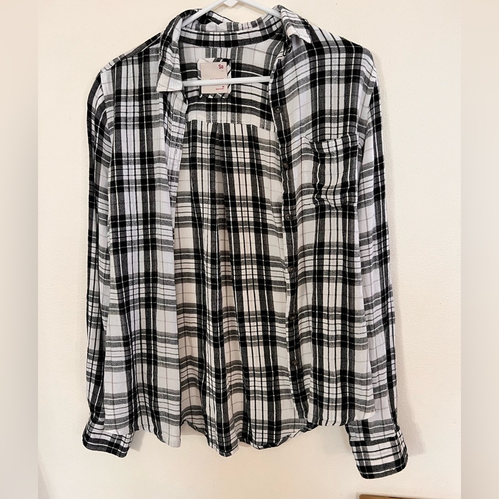 Black and white flannel medium